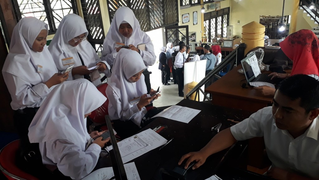 Kunjungan mahasiswa/i Poltekkes Kaltim mendaftar menjadi anggota Perpustakaan