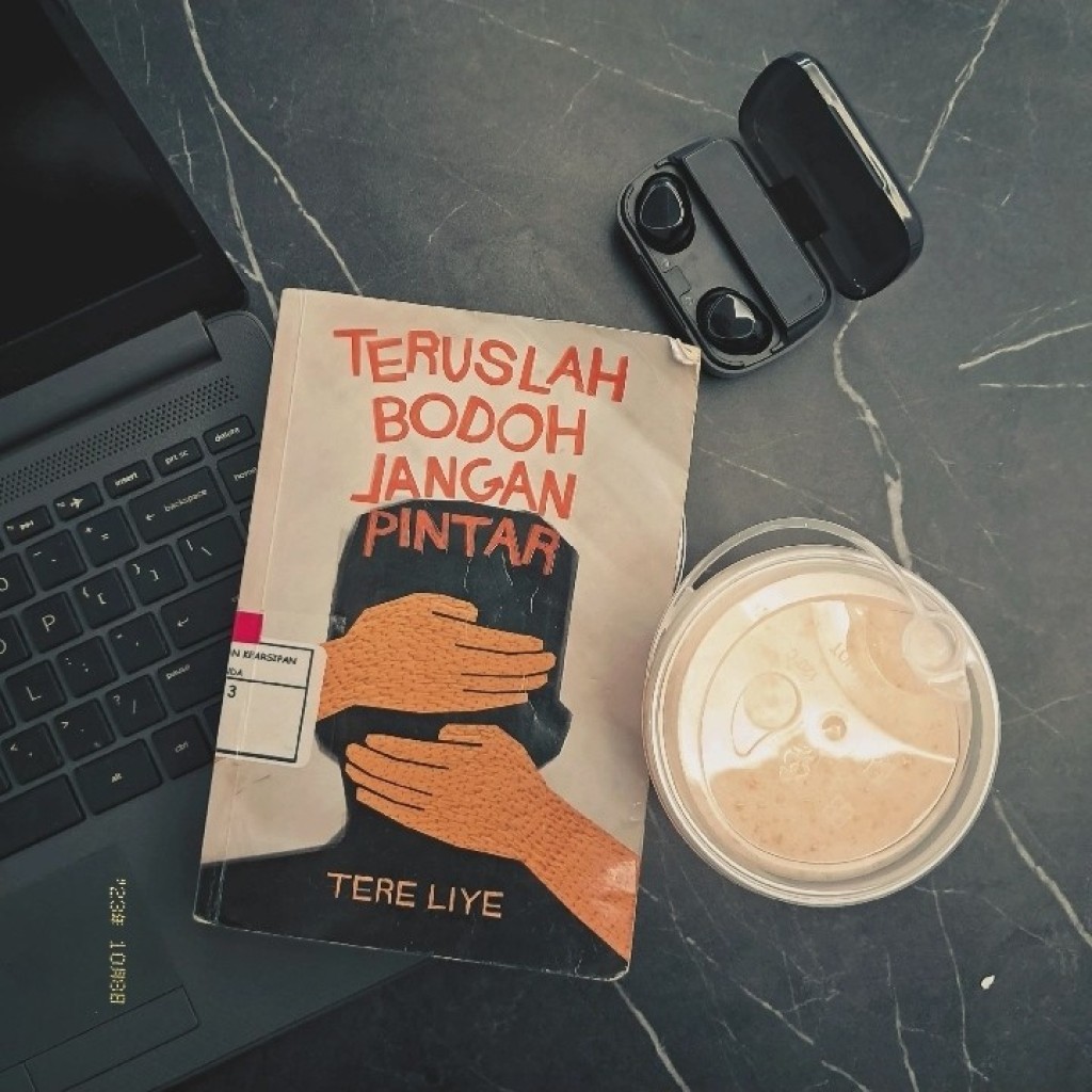 Teruslah Bodoh Jangan Pintar: Tangis Bumi yang Terbungkam