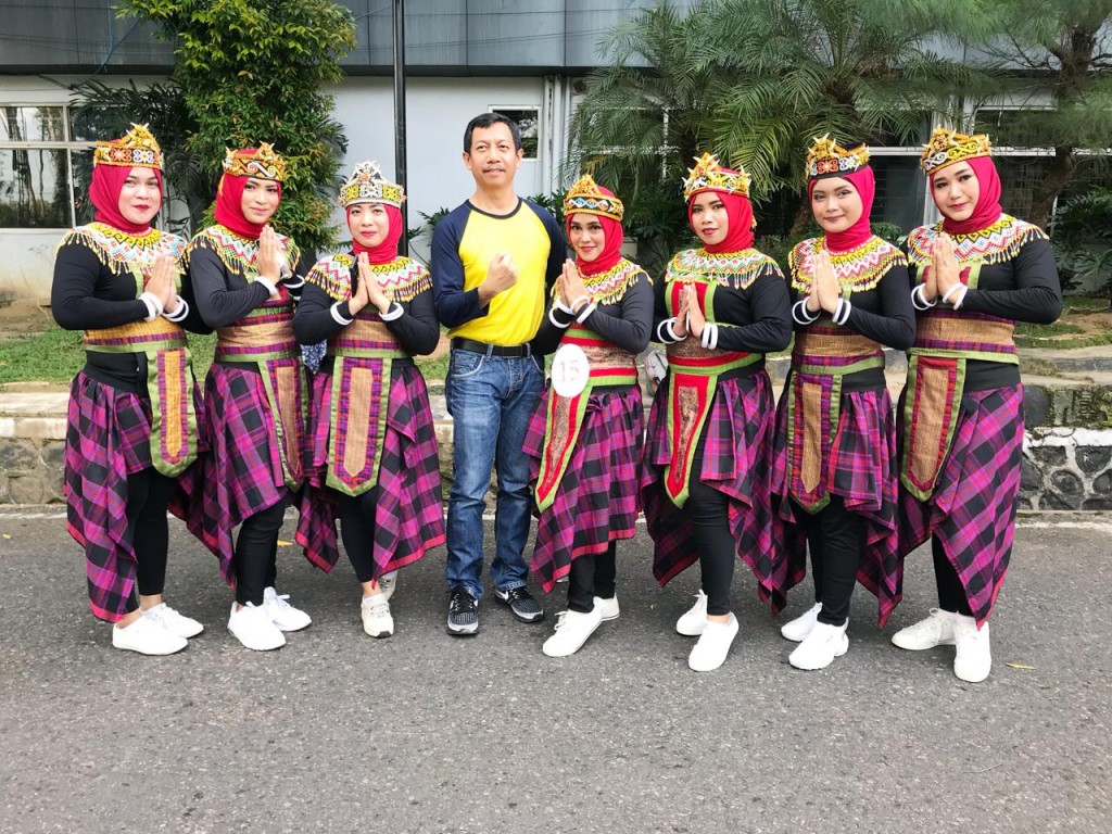 Lomba Senam Tradisional Poco-poco di Lapangan Parkir Balai Kota Samarinda